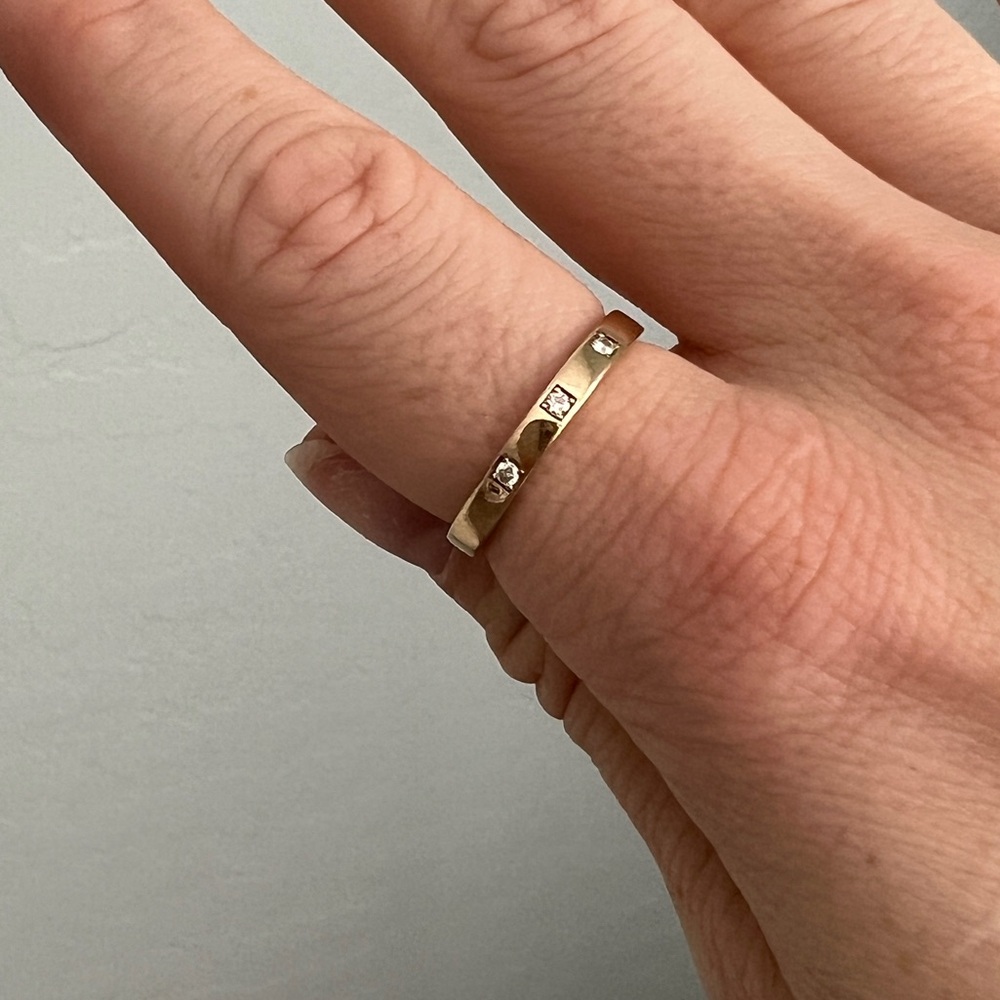 Mejuri Diamond Band Gold Diamonds - Picture 2 of 9